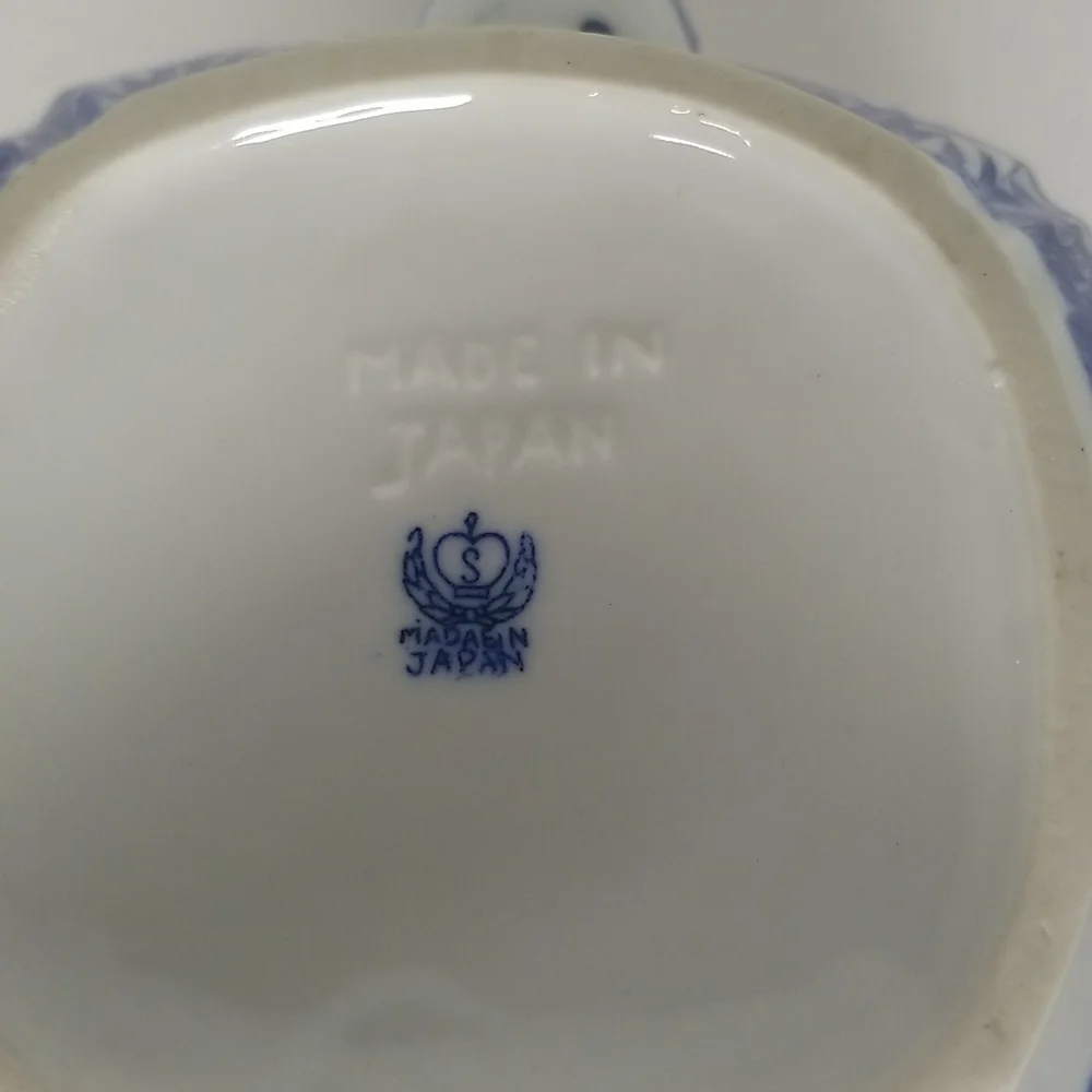 Vintage! Made in Japan Blue & White Tea Pot w/Fisherman Design - Picture 6 of 7